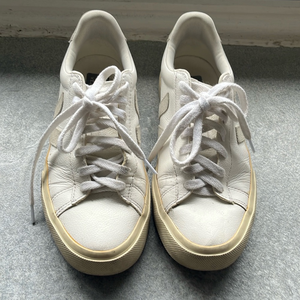 Veja Campo Chromefree White Natural size 8
